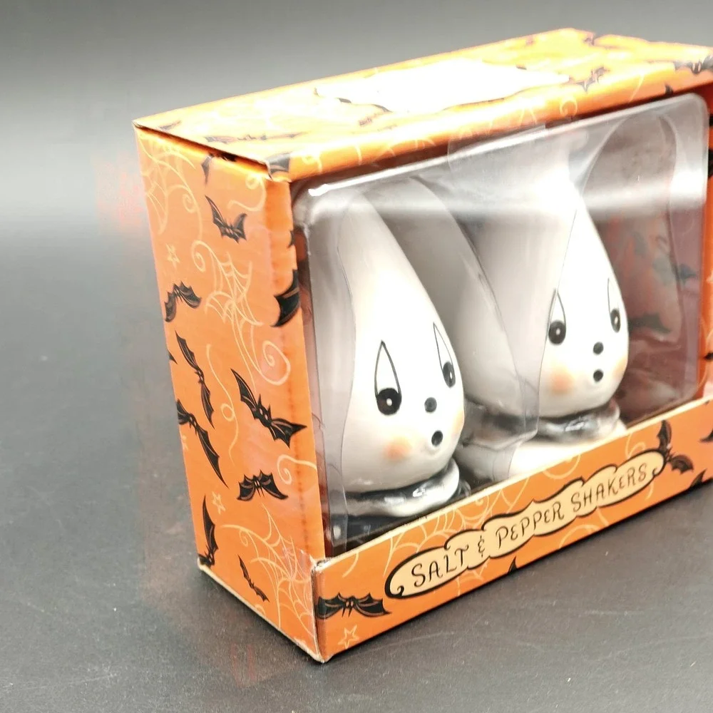 Johanna Parker Design Halloween Ghost Salt & Pepper Shakers NEW 👻